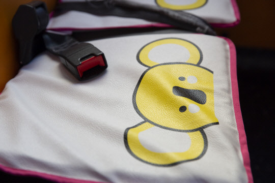 생기원이 차량에 탄 아이들의 승하차 상태를 스마트폰으로 간편하게 확인할 수 있는 '어린이 확인 방석'의 시제품.  생기원 제공